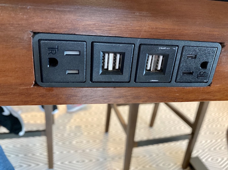 Primo Piatto charging ports