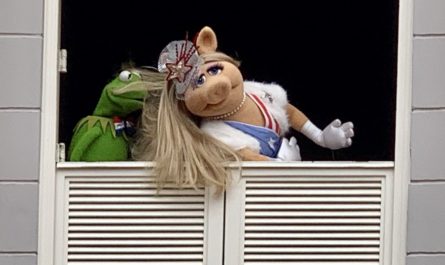 The Muppets Present... Great Moments in American History - Miss Piggy & Kermit