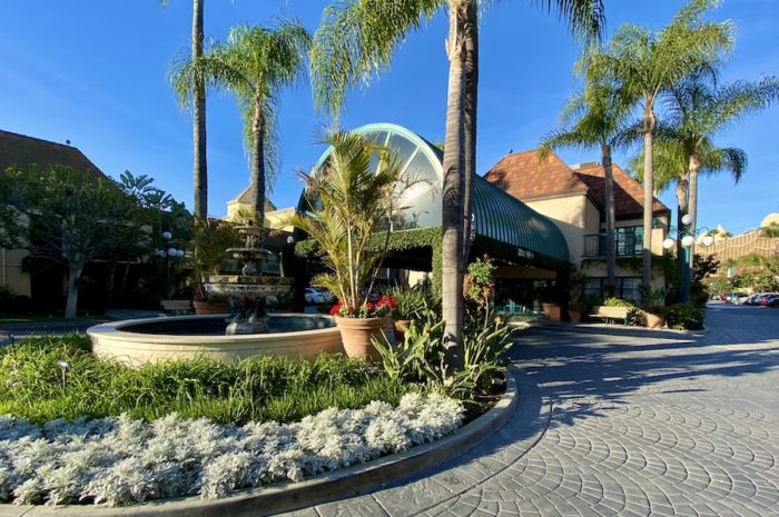 Candy Cane Inn Review – The Best Hotel Near Disneyland