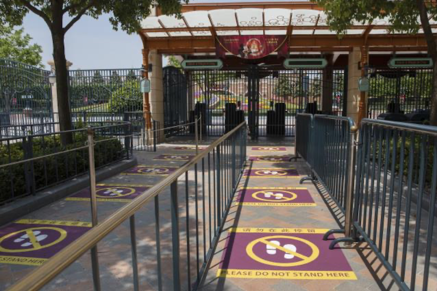 Shanghai Disneyland places social distancing boxes in queues