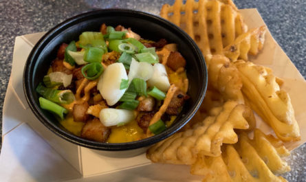 Signature Mac ‘n’ Cheese at Smokejumpers Grill in Disney California Adventure