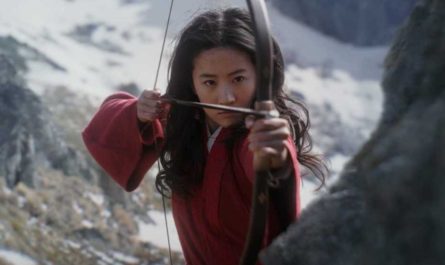 Yifei Liu as Mulan (2020) ©Disney