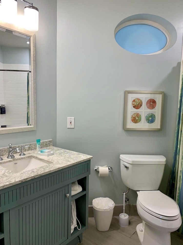 Disney's Old Key West Deluxe Villa Studio room bathroom