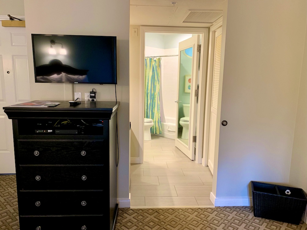 Disney's Old Key West Deluxe Villa Studio room bathroom