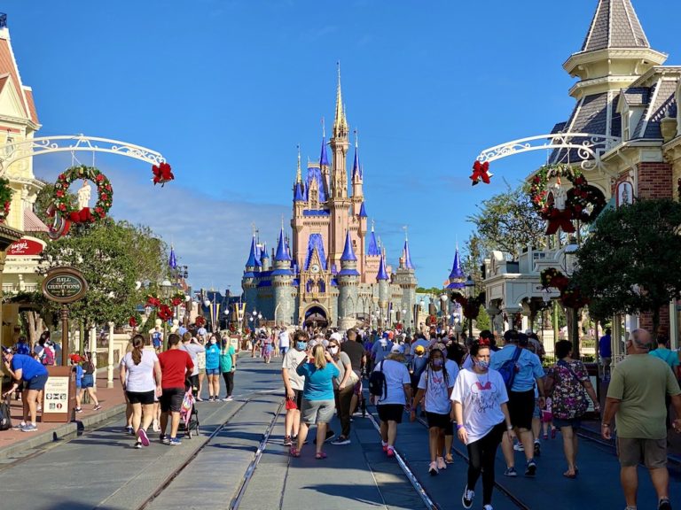 as the first park in walt disney world, what year did the magic kingdom open?