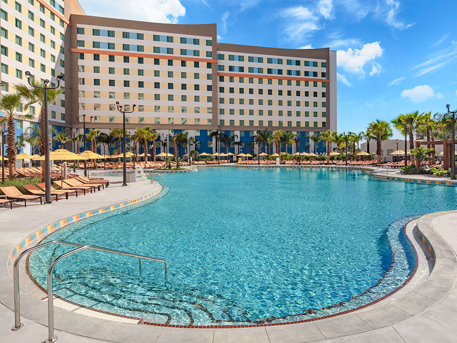 Universal’s Endless Summer Resort – Dockside Inn and Suites pool ©Universal