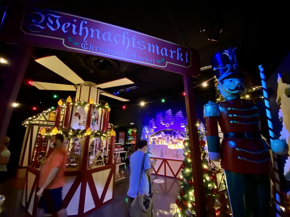 Universal Studios Florida Holiday Tribute Store