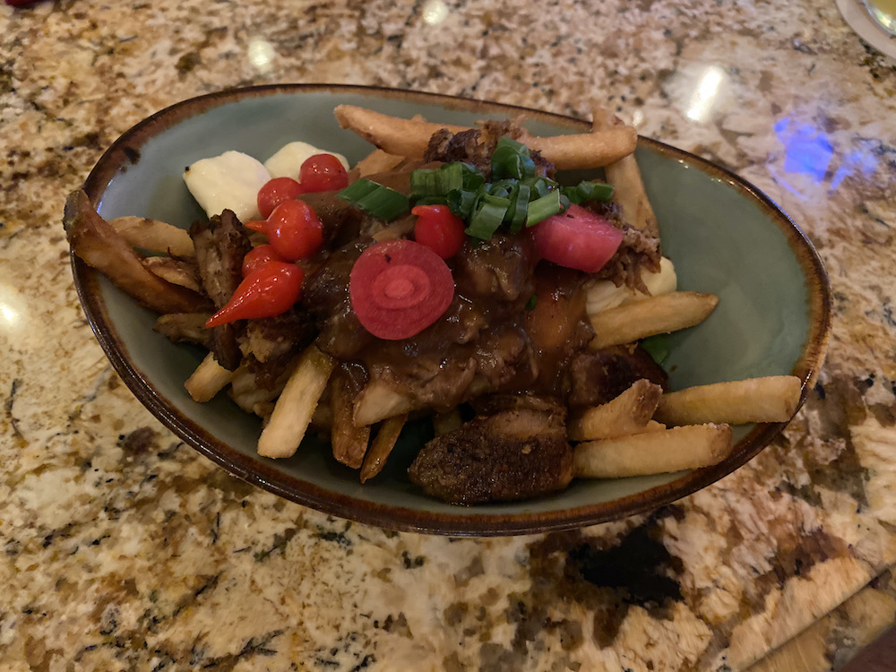 Nomad Lounge poutine